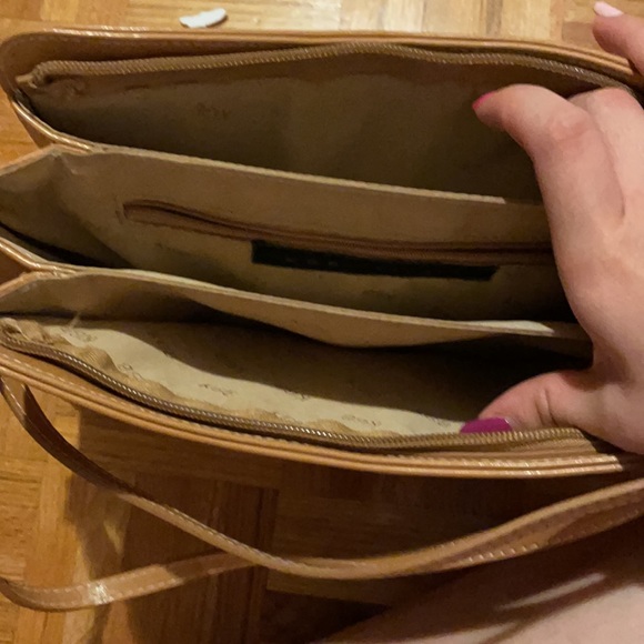 FAST SALE ⚡️KGB Studio Purse - Picture 4 of 5